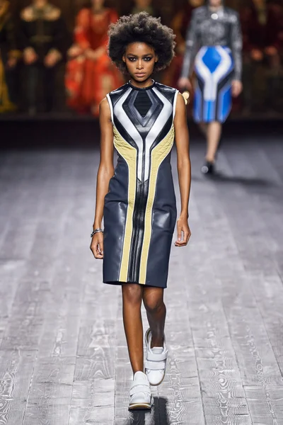Look 15